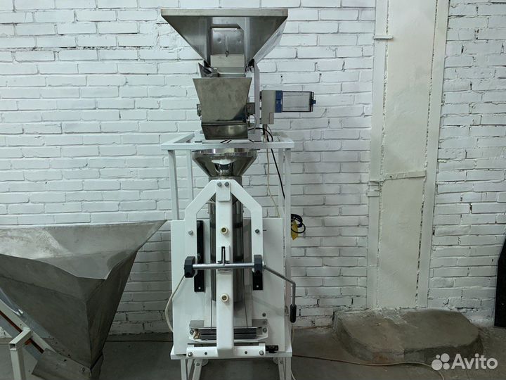 Упаковочная машина с дозатором