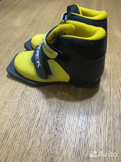Лыжные ботинки детские 33 размер