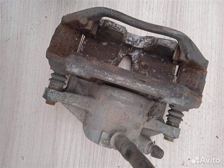 Суппорт тормозной передний правый Mercedes Benz W