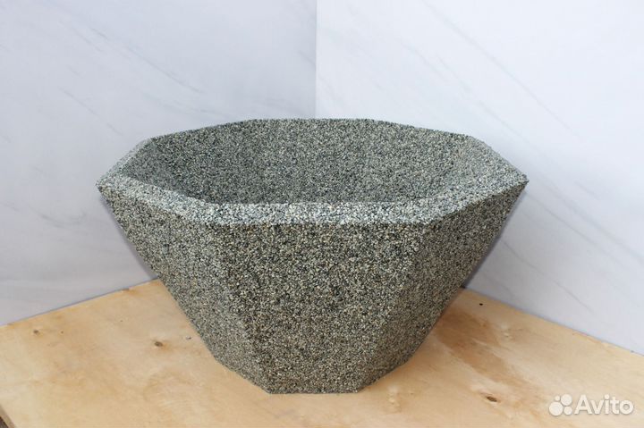 Уличные вазоны из натурального камня