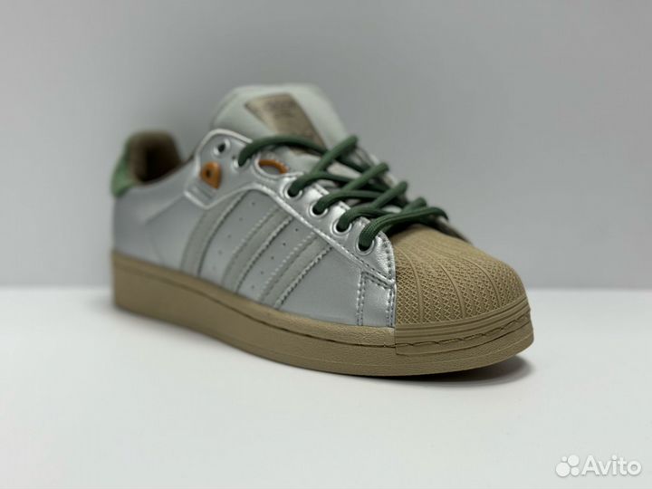 Adidas superstar yanwai sneaker in Green