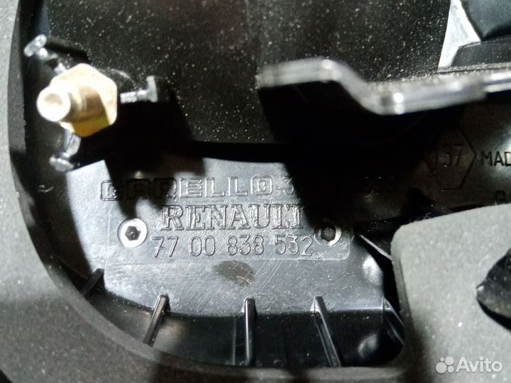 Фонарь задний внутренний левый Renault Megane I