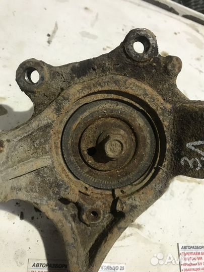 Кулак поворотный левый Пежо 307 Peugeot 307