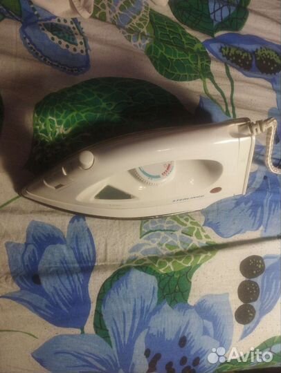 Утюг Polaris PIR 2042 / sterlingg ST-6648