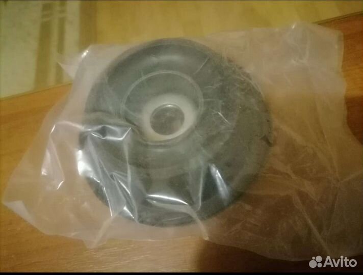 Опора амортизатора KYB 1 шт (артикул: SM 1700)