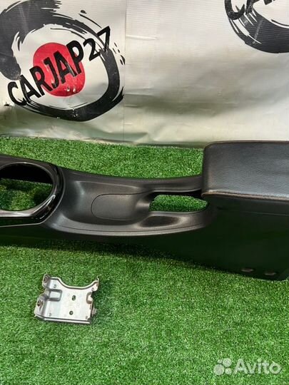 Подлокотник Honda Fit Shuttle GP2 LDA 2014