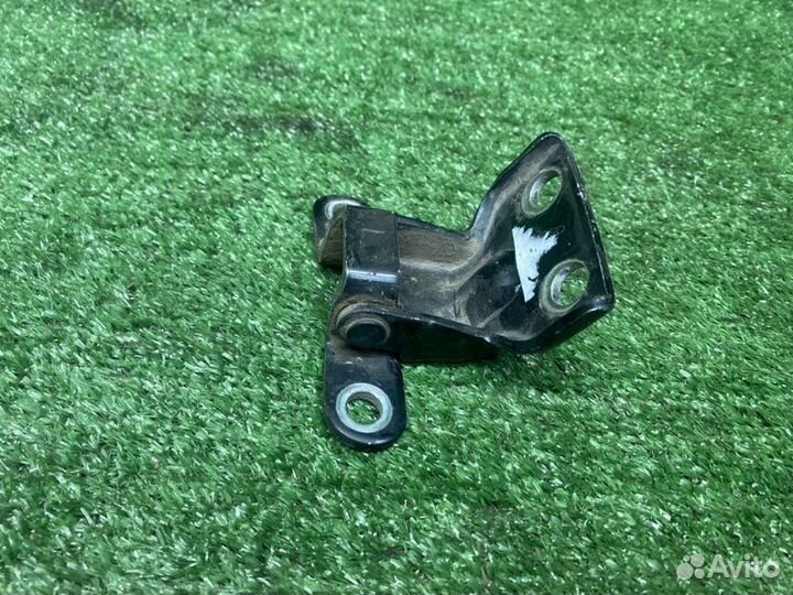 Петля двери задняя правая Kia Spectra