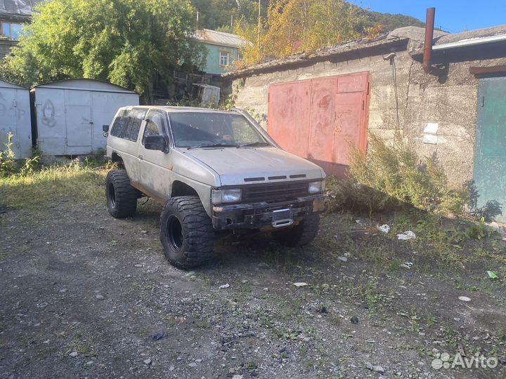 Nissan Terrano 2.7 AT, 1988, 846 684 км