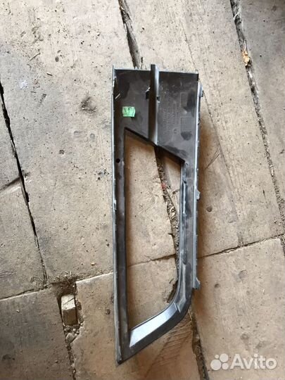 Решетка на противотуманную фару левая шкода октави