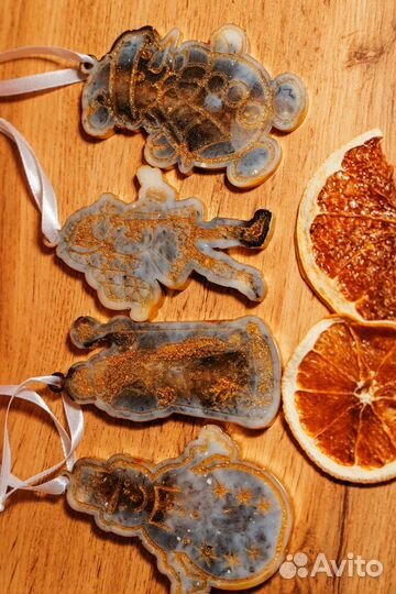 Елочные игрушки из эпоксидной смолы