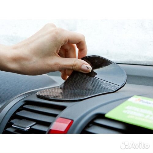 Антискользящий коврик на панель автомобиля