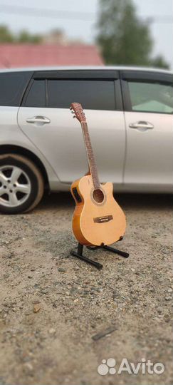 Гитара электроакустическая