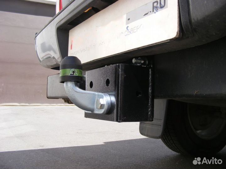 Фаркоп (тсу) на Toyota Hilux с 2008