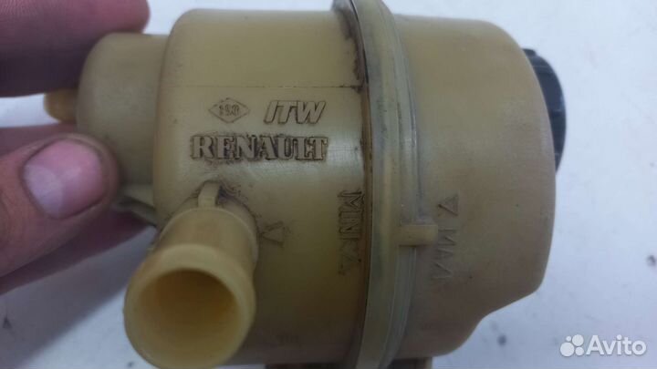 Бачок гура Renault Logan 2