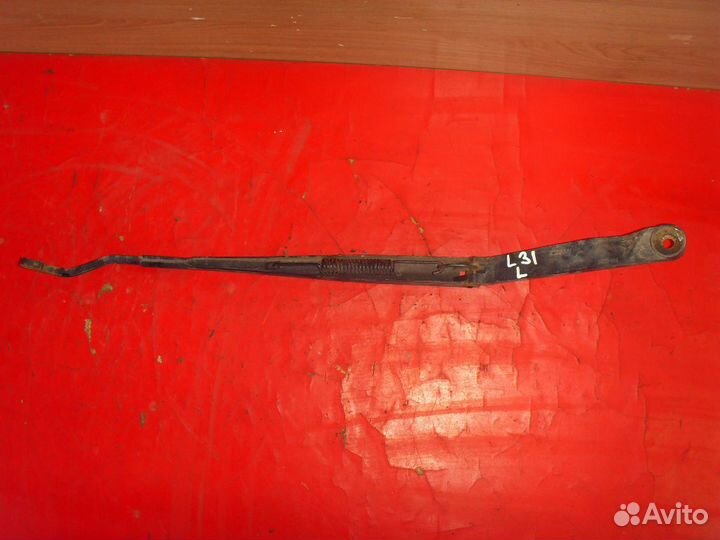 Поводок стеклоочистителя передний Nissan Altima