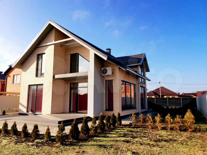 Дом 215,4 м² на участке 7,2 сот.