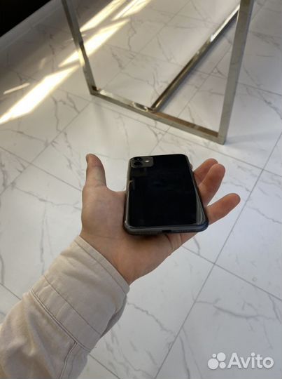 Телефон iPhone 11