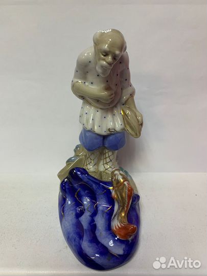 Фарфоровая статуэтка 