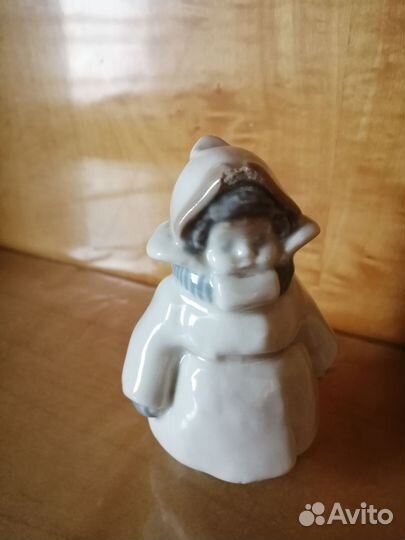 Фарфоровая статуэтка