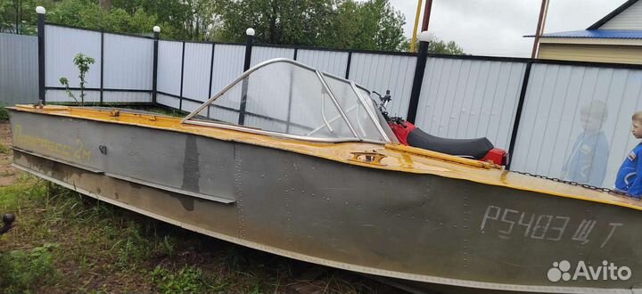 Моторное судно Прогресс-2м