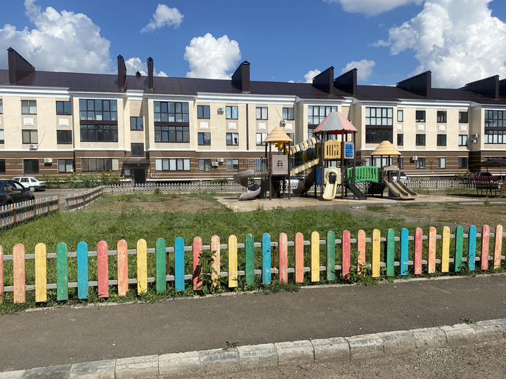 2-к. квартира, 54 м², 1/3 эт.