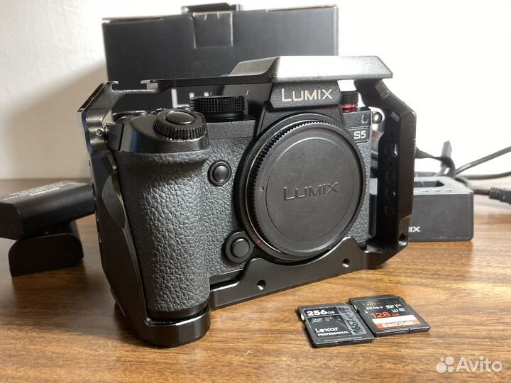 Lumix s5 Ростест + клетка + карты памяти + акумы