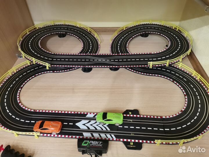 Гоночный трек с машинками