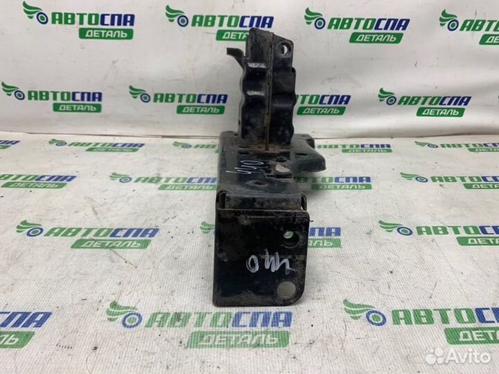 Кронштейн усилителя бампера передний левый Opel