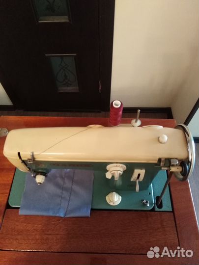 Продам швейную машинку 