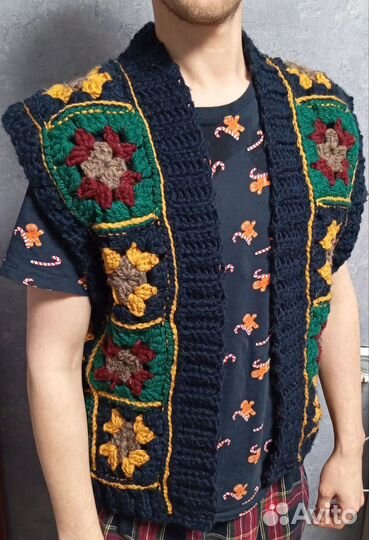 Жилет вязаный