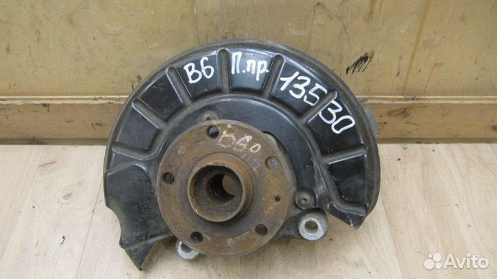 Кулак поворотный передний правый Volkswagen Passat