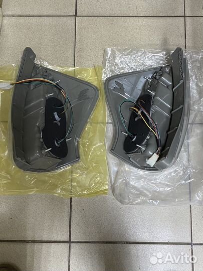 Задние фонари Toyota Prius Alpha ZVW40W, ZVW41W