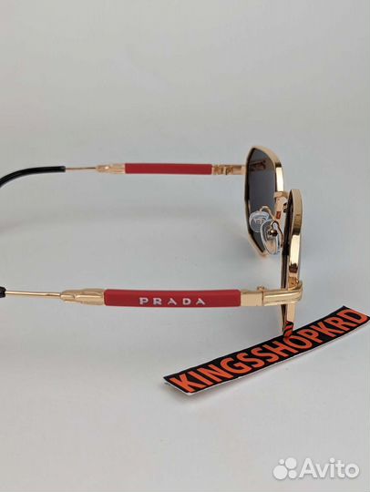 Солнцезащитные очки Prada