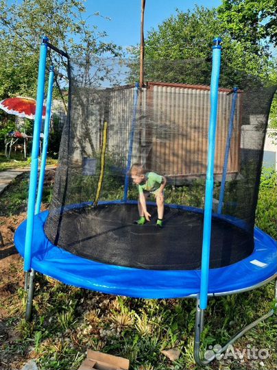 Батут с защитной сеткой