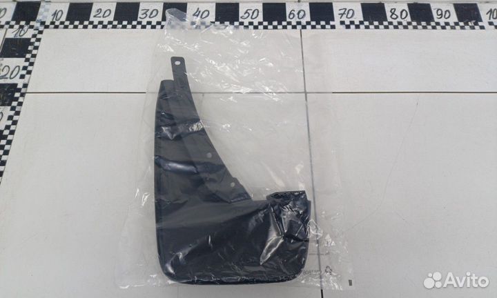 Брызговик задний правый Volvo XC60 2