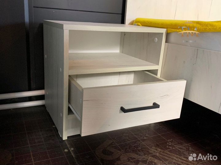 Тумбочка