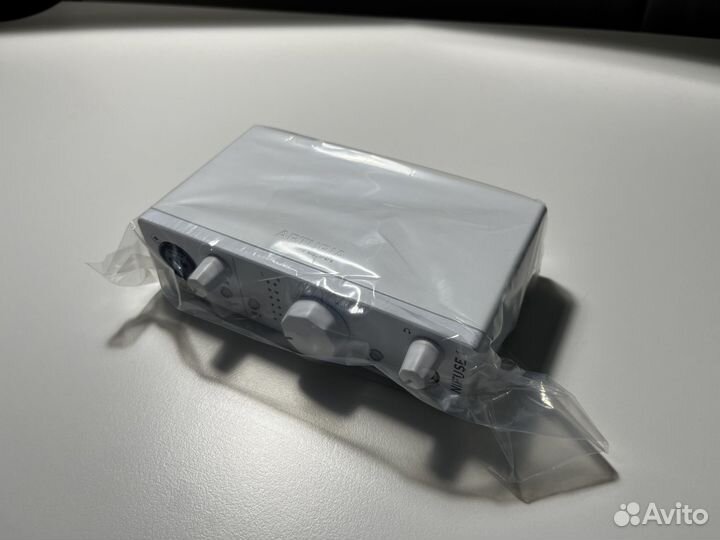 Звуковая карта Arturia Minifuse 1 White новая