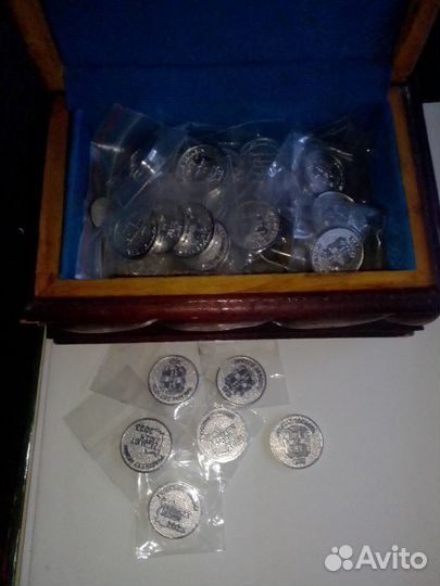 Манета решают люди