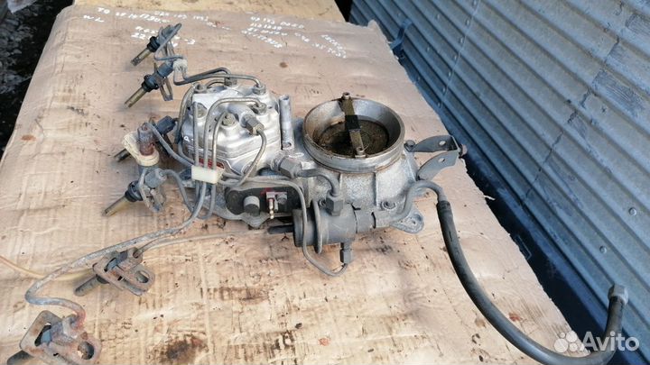 Дозатор распределить топлива Мерс 124 1990г V2. 6