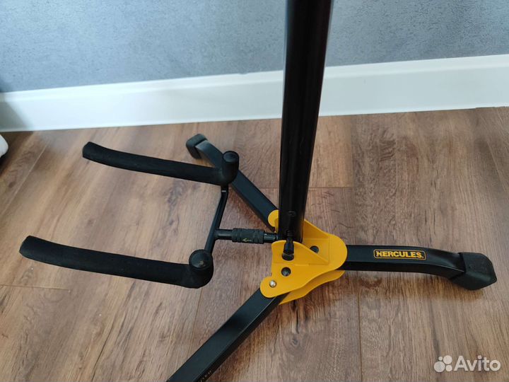 Стойка для гитары Hercules