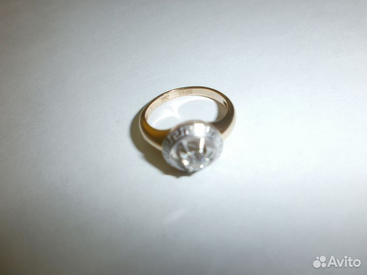 Кольцо с бриллиантом рисунок версаче