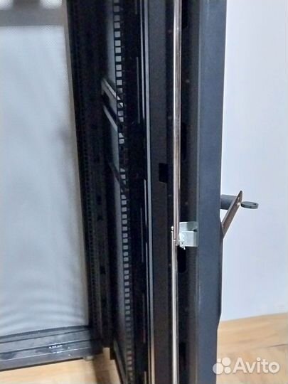 Серверный шкаф APC AR3100 42U