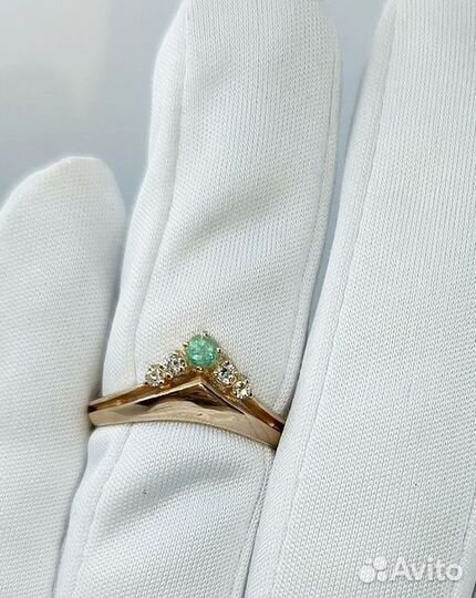 Золотое кольцо с камнем 17р