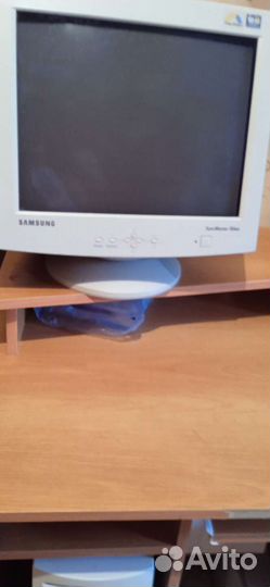 Компьютерный стол