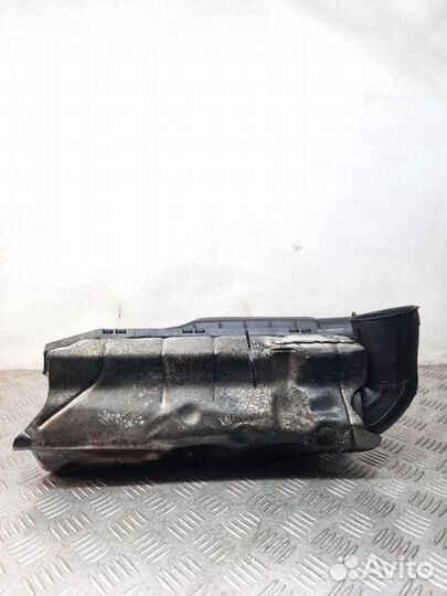 Корпус воздушного фильтра Mercedes-Benz M-Class