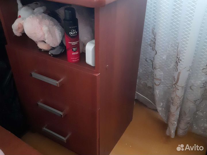 Угловой компьютерный стол