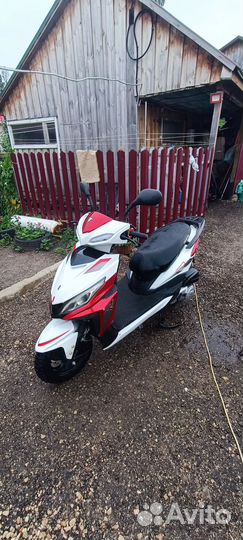 Подам скутер Vento City