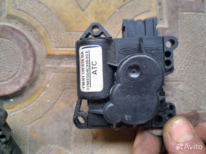 Моторчик заслонки печки Jaguar s-type