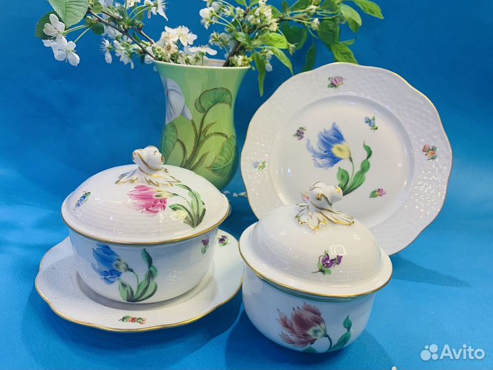 Блюдо и тарелка с тюльпанами венгерский фарфор