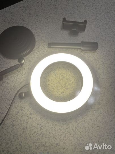 Лампа настольная с держателями для телефона